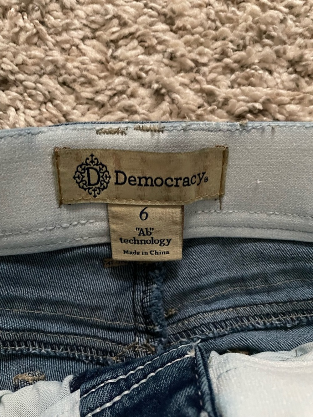 Democracy Ab Solution Light Wash Cropped Jeans - Picture 3 of 7